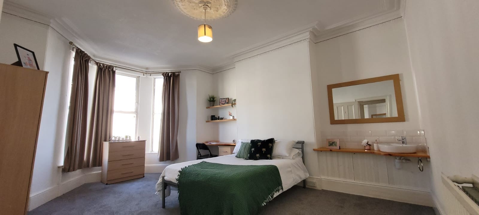 Flat Pentyre Terrace in Plymouth