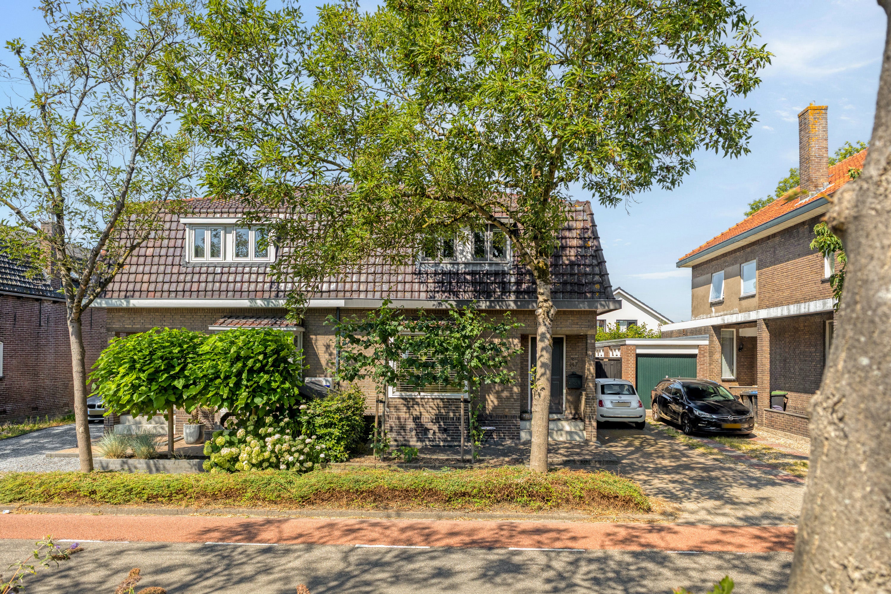 Twee-onder-één-kap te koop: Kerkweg 147, Lekkerkerk