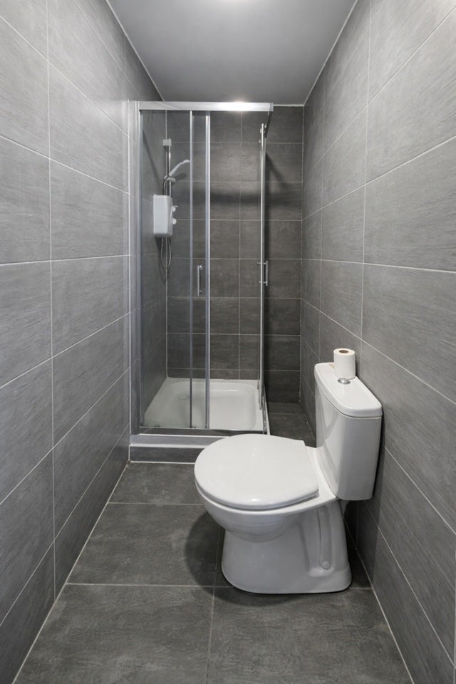 Flat Elgar Gardens in Tilbury