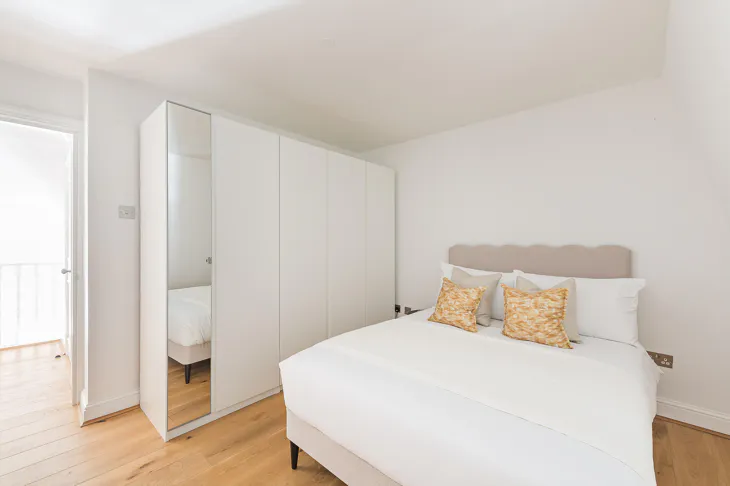Flat Gloucester Terrace in City of Westminster
