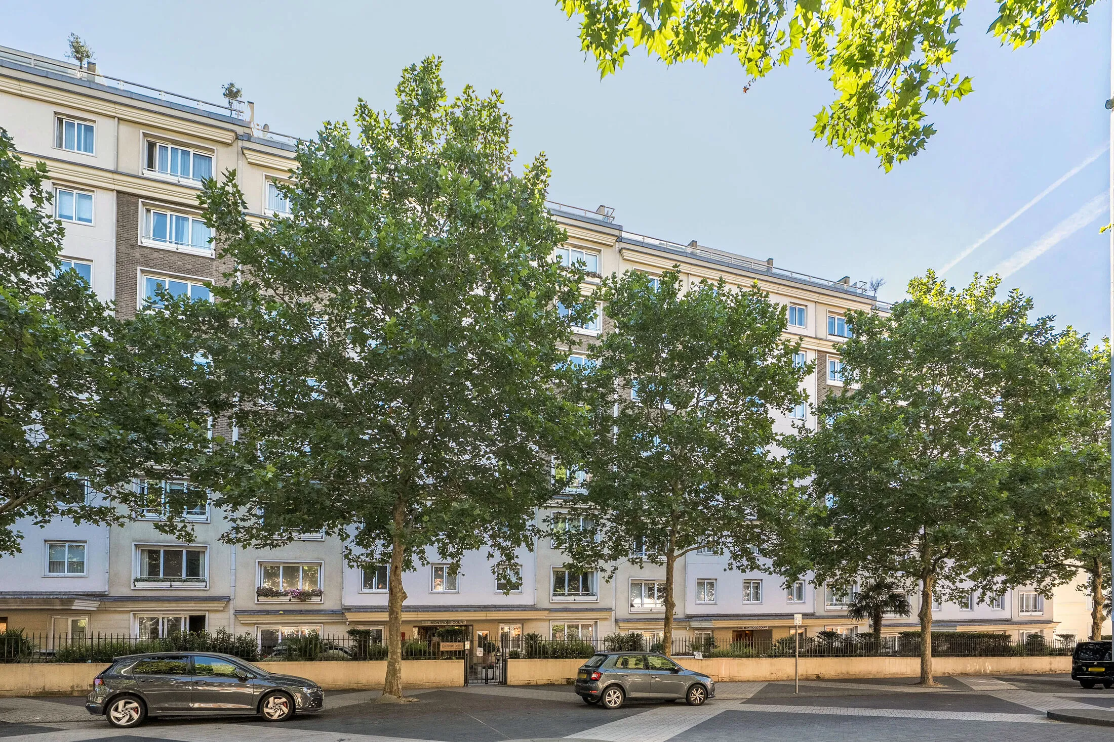 Flat Montrose Court in City of Westminster