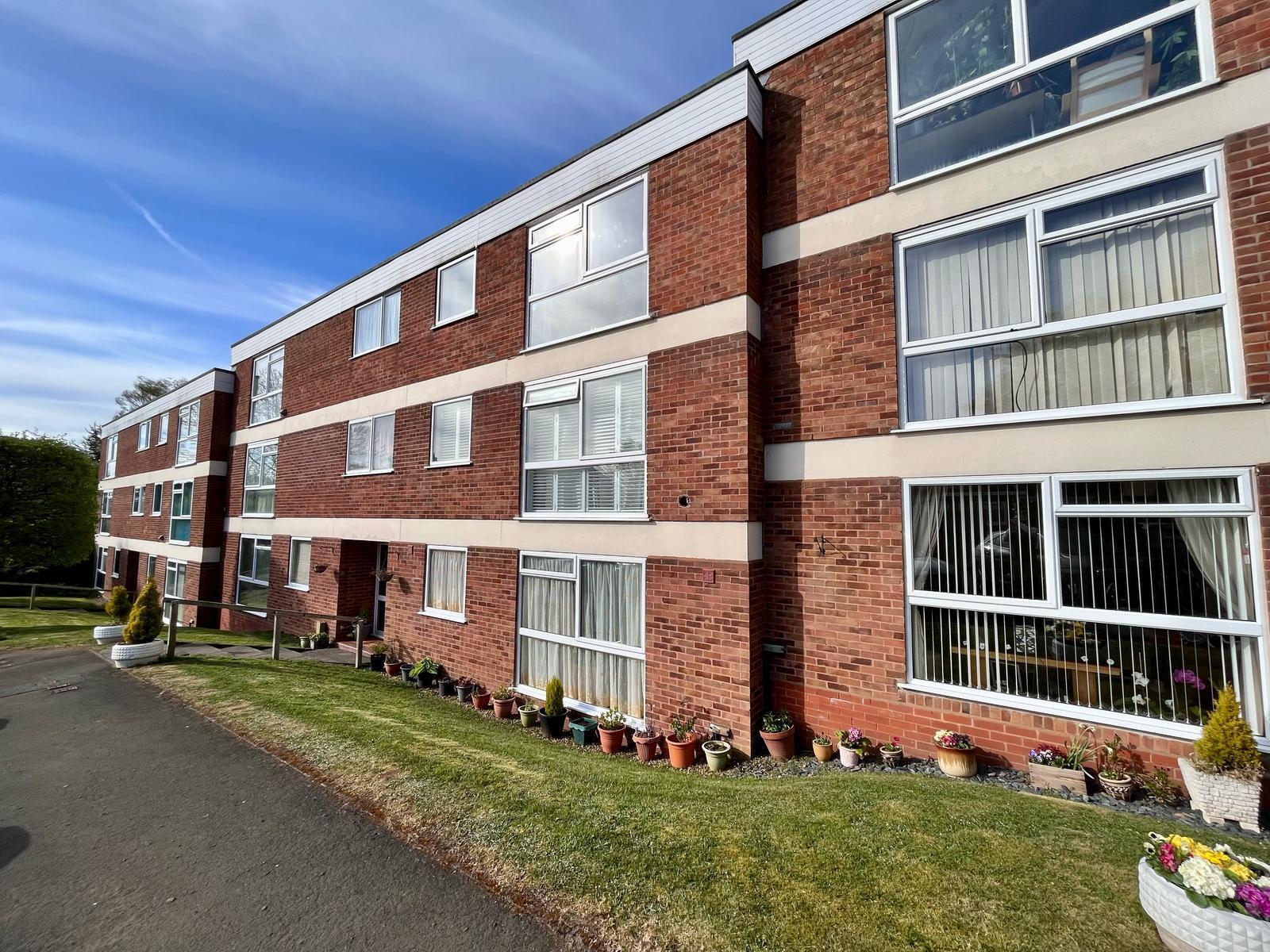 Flat Woodend Close in Redditch