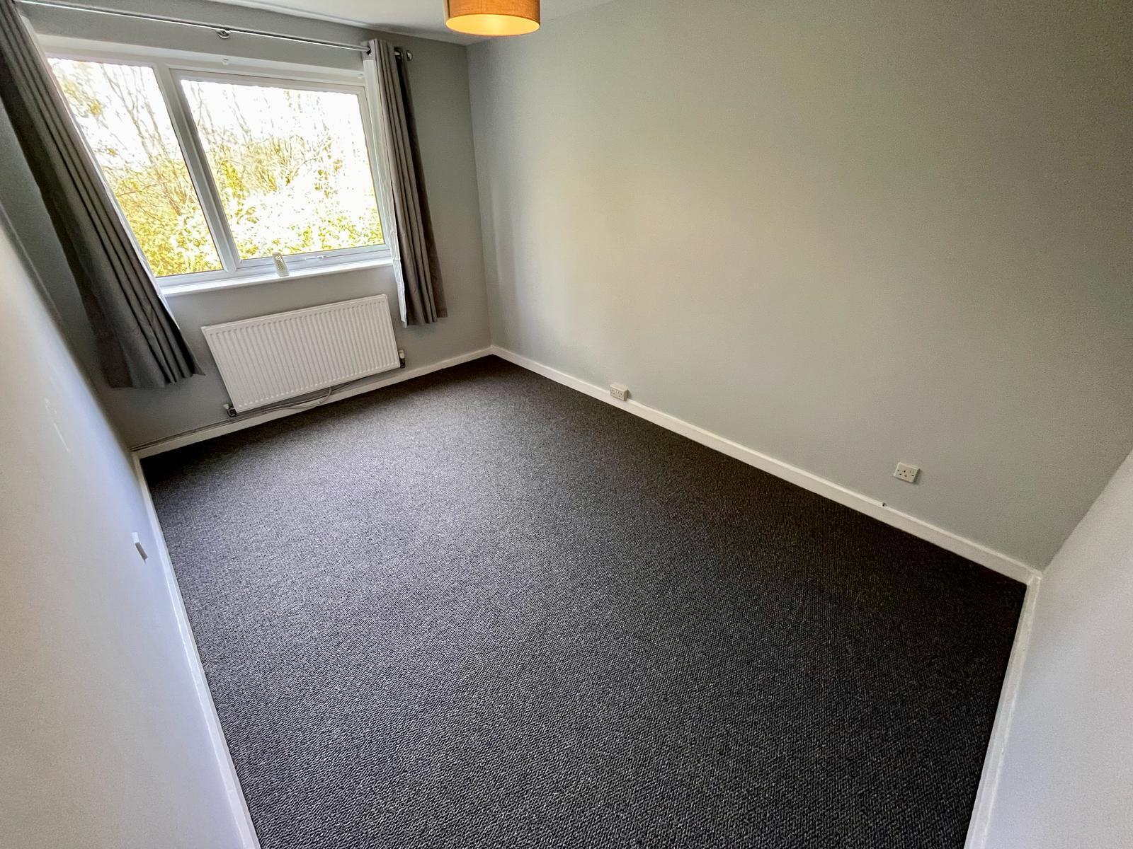 Flat Woodend Close in Redditch