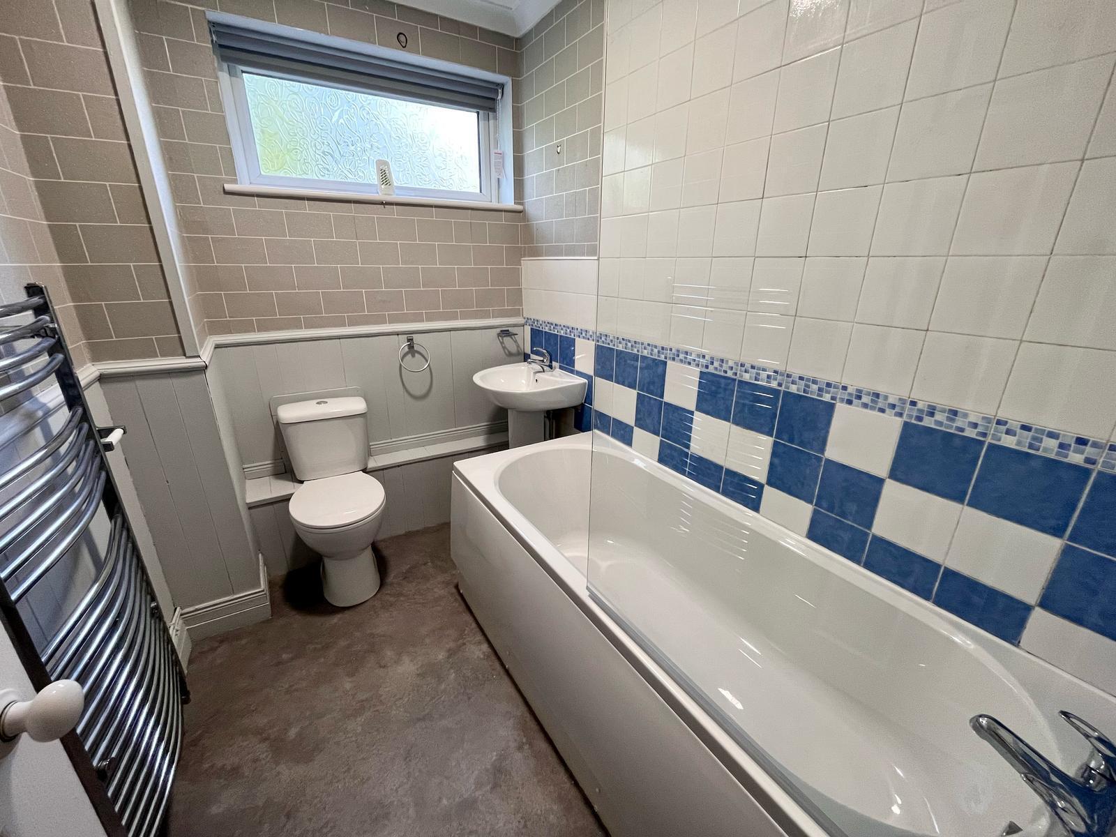 Flat Woodend Close in Redditch