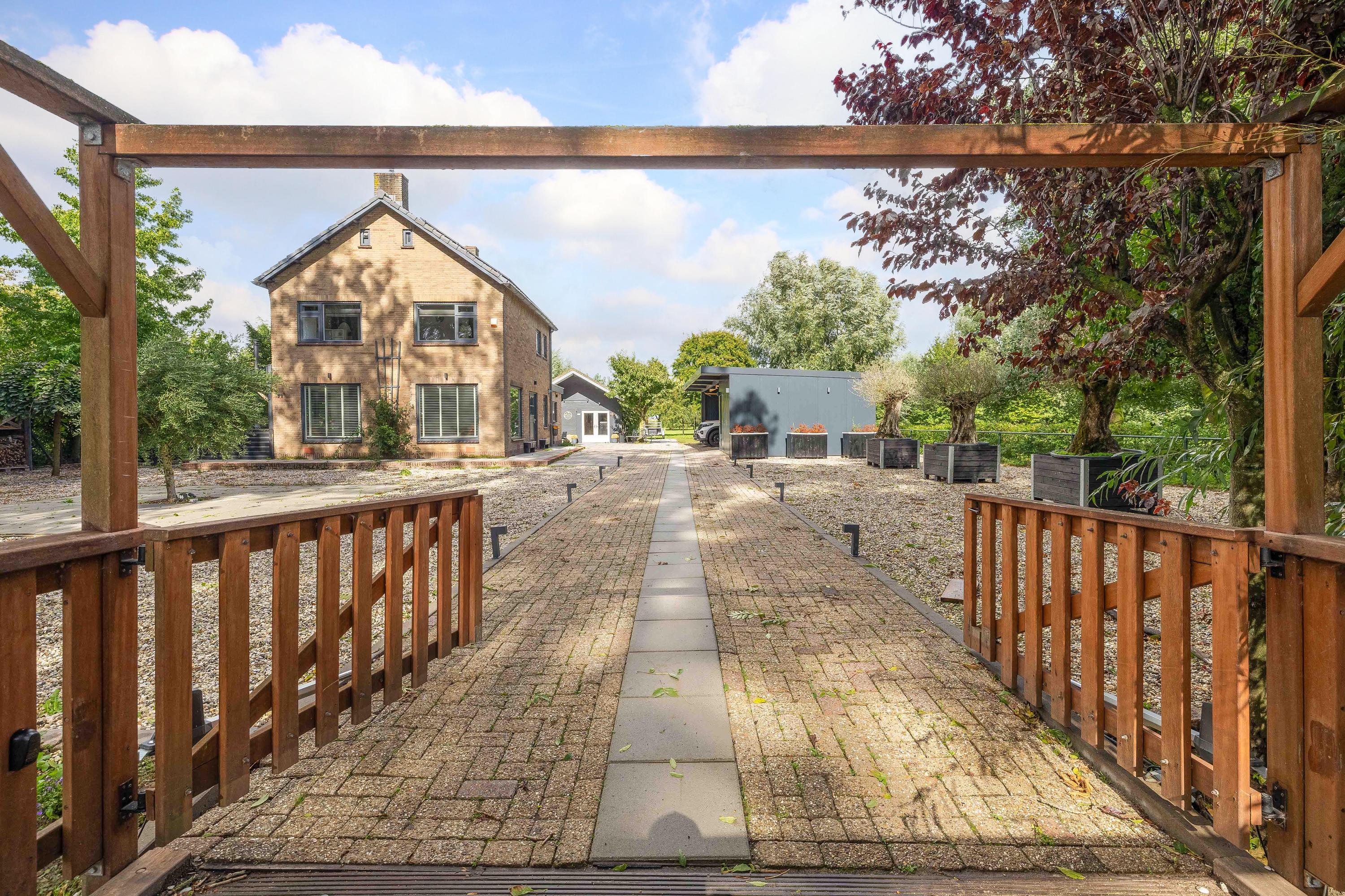 Vrijstaande woning te koop: Oud-Cromstrijensedijk WZ 71A, Klaaswaal