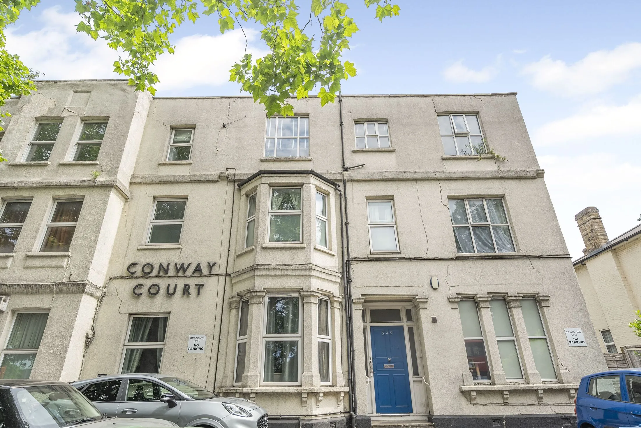 Flat Lordship Lane in Greater London