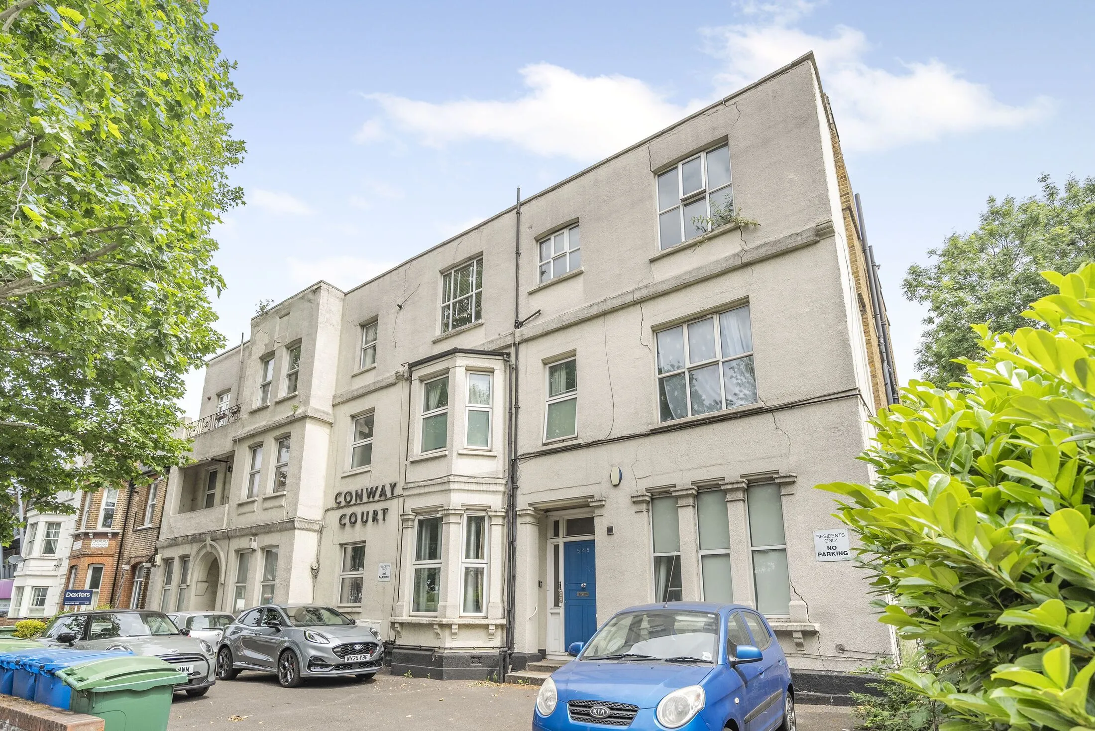Flat Lordship Lane in Greater London