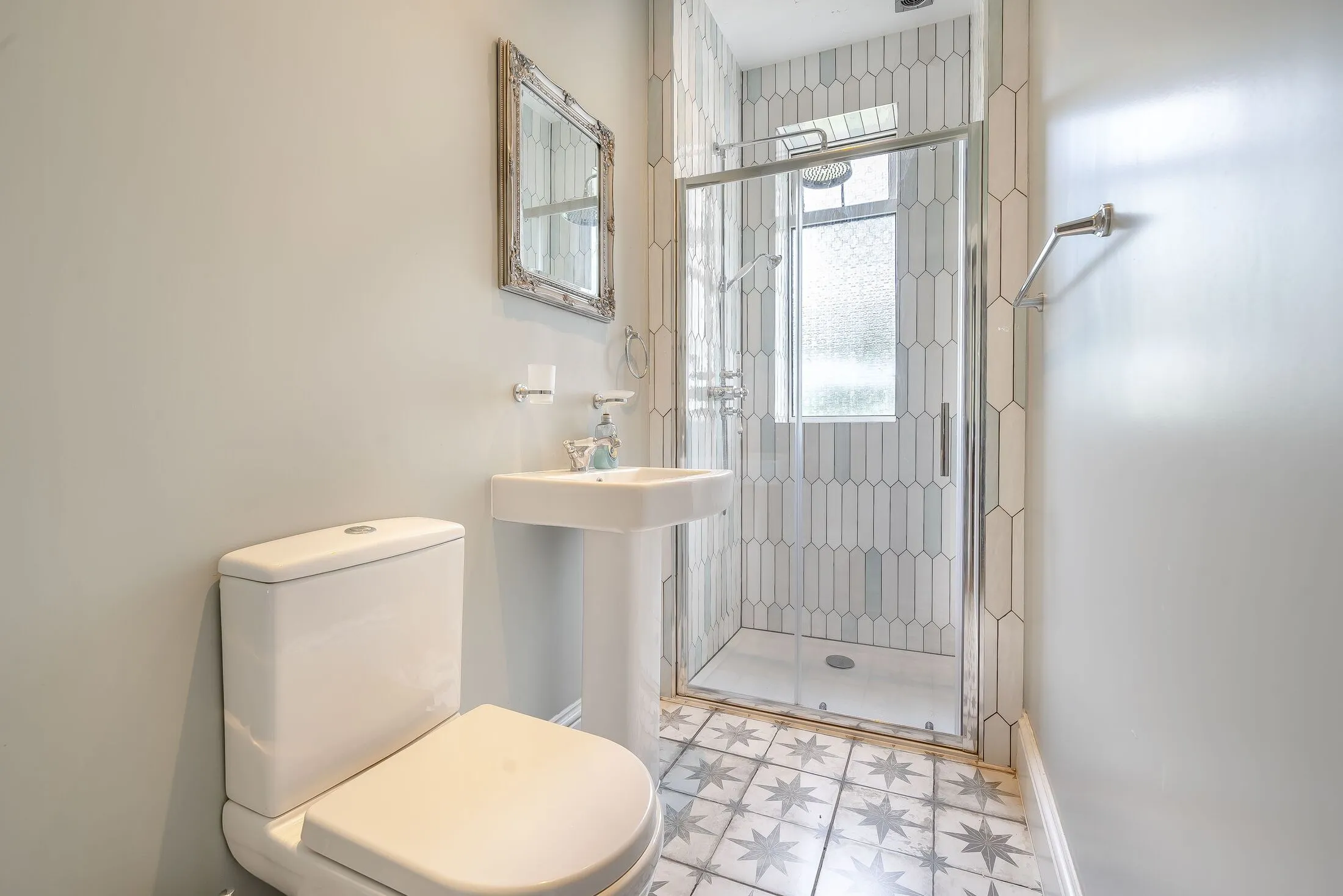 Flat Lordship Lane in Greater London