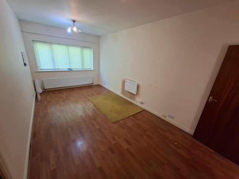 Room Pontefract Road in Wakefield