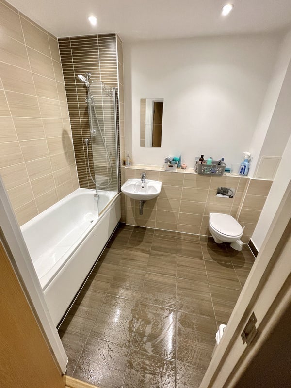 Room Ross Way in Greater London