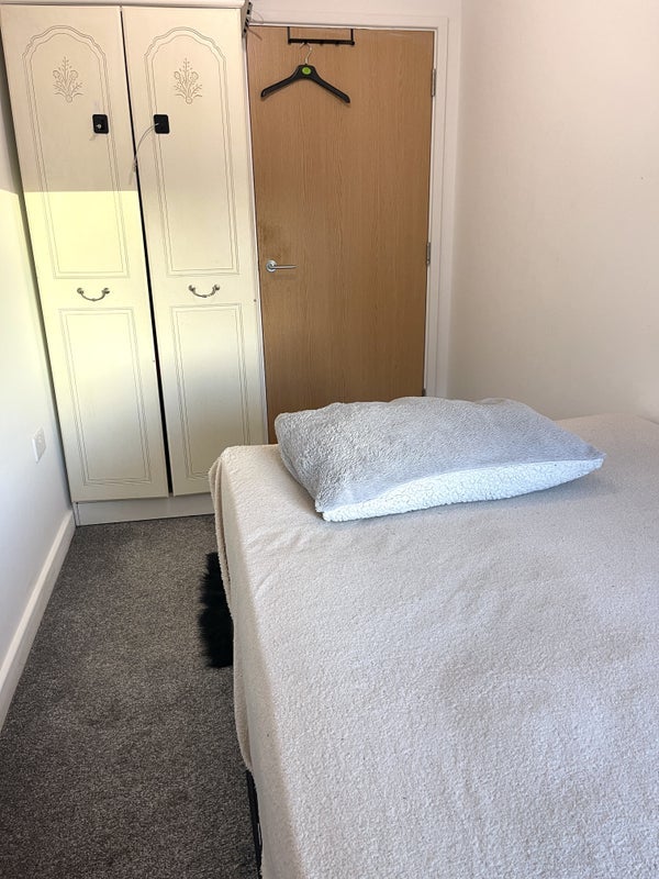 Room Ross Way in Greater London