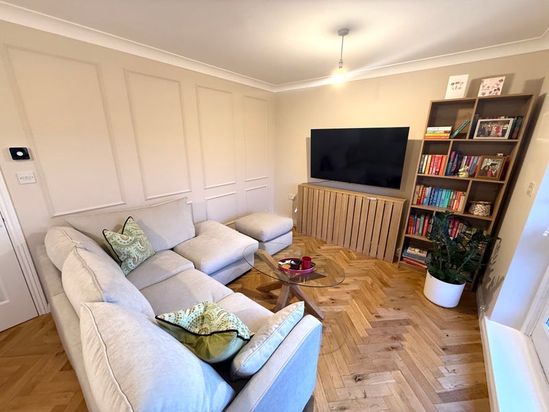 Flat Buxhall Crescent in Greater London