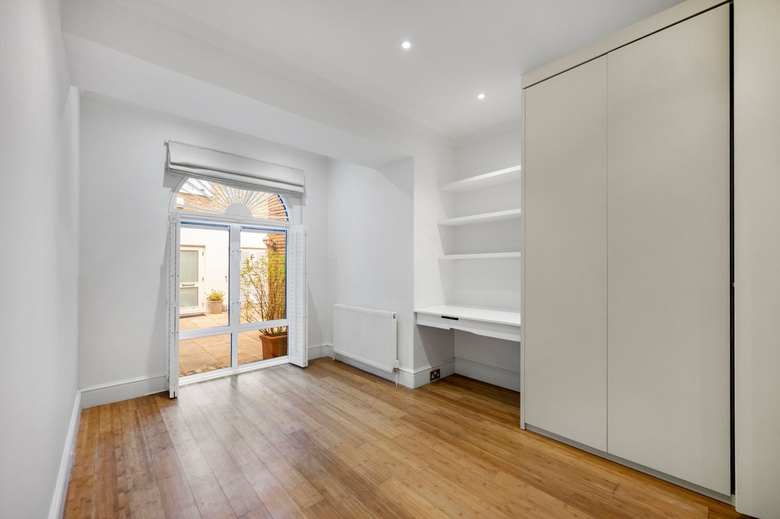 Flat Kinnerton Yard in City of Westminster