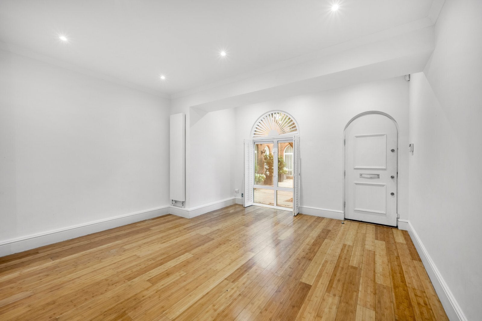 Flat Kinnerton Yard in City of Westminster