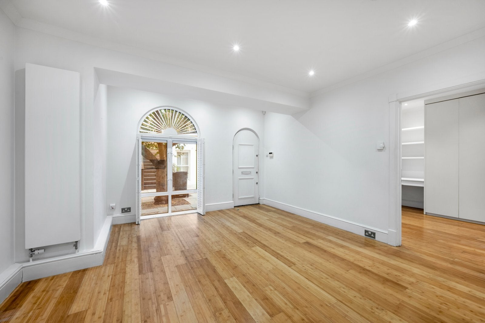 Flat Kinnerton Yard in City of Westminster