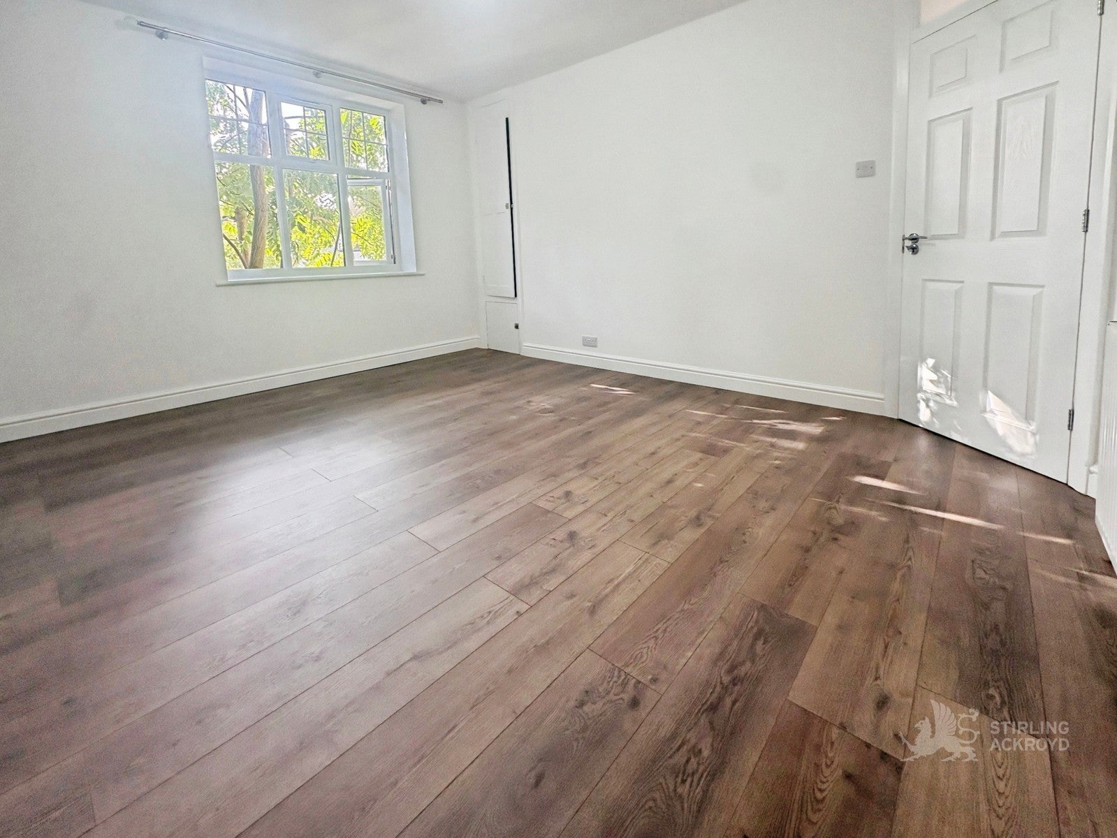 Flat Coombe Road in Greater London