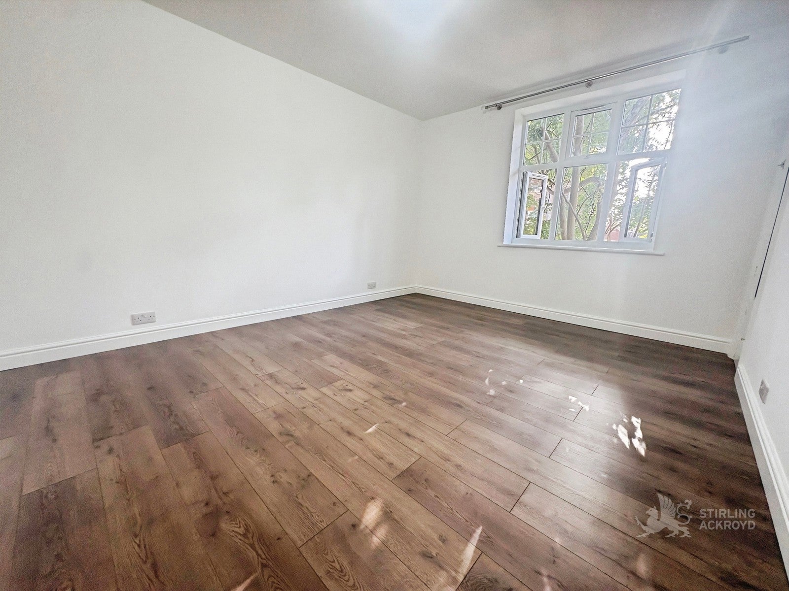 Flat Coombe Road in Greater London