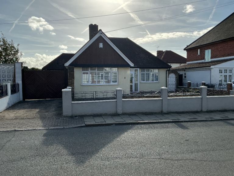 House Wigginton Avenue in Greater London