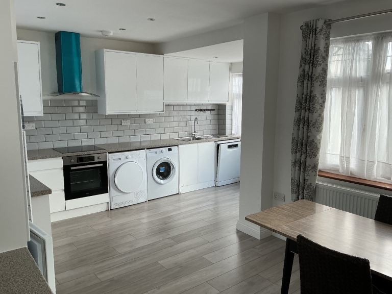 House Wigginton Avenue in Greater London