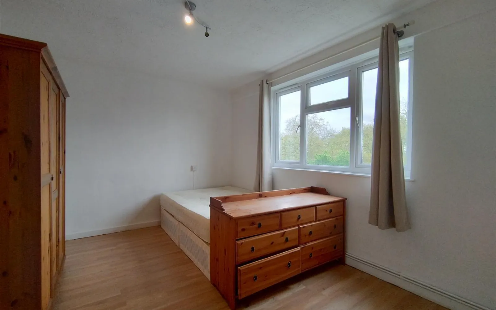 Flat Shenfield Street in Greater London