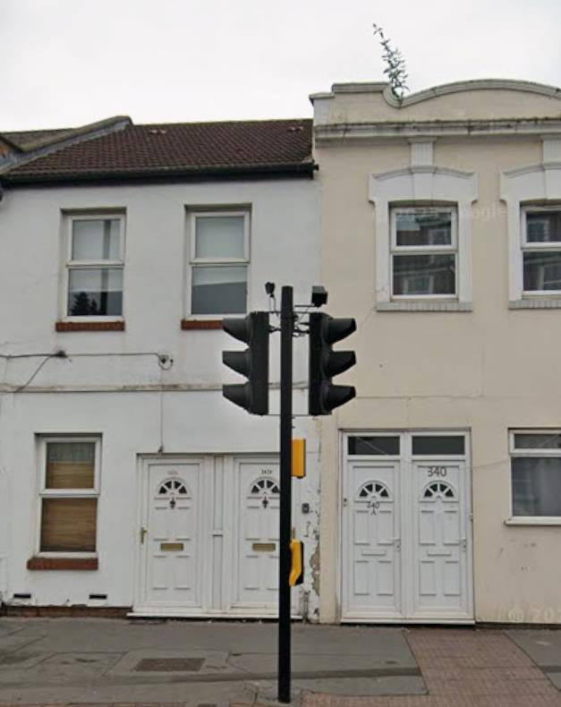 Flat Holmesdale Road in Greater London