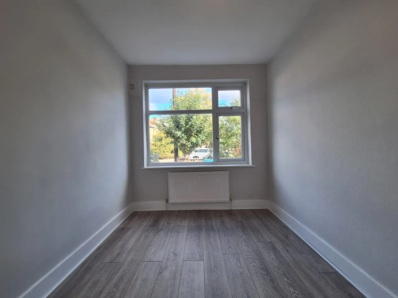Flat Bowood Road in Greater London