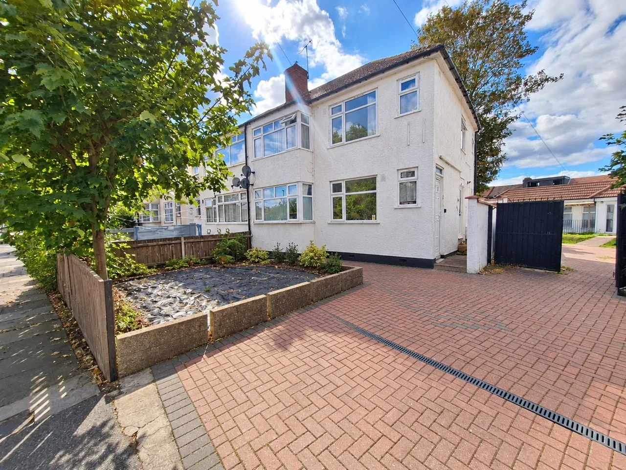 Flat Bowood Road in Greater London