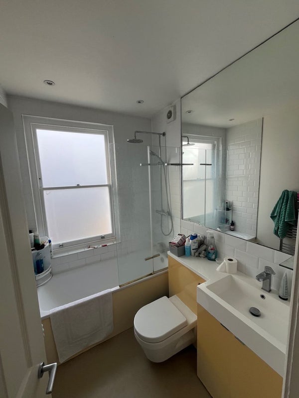 Room Standen Road in Greater London