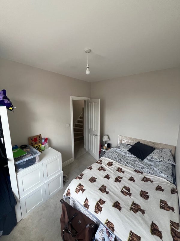 Room Standen Road in Greater London