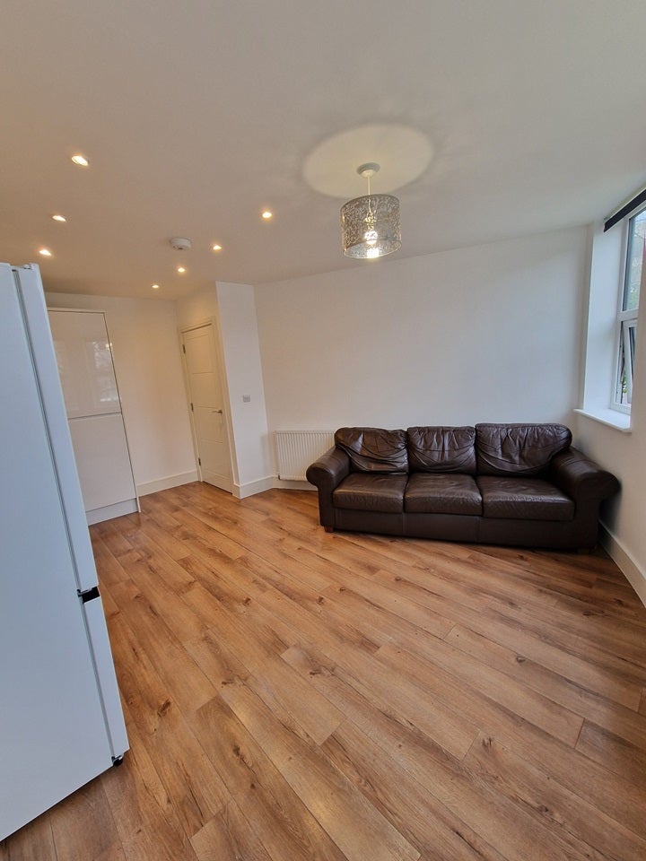 Flat Mercury Gardens in Greater London