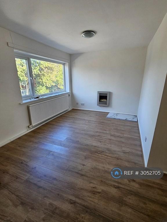Flat Totland Close in Manchester