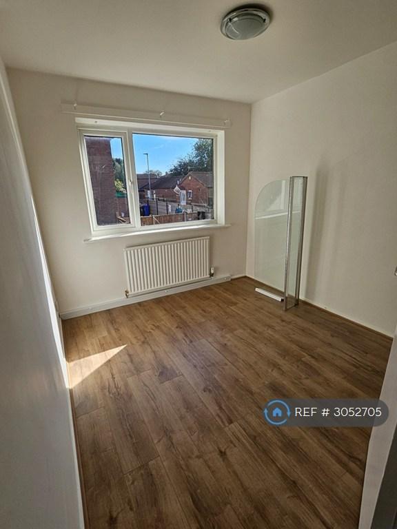 Flat Totland Close in Manchester
