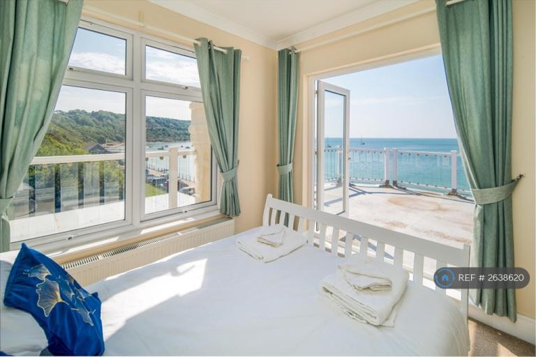Flat Esplanade Walk in Colwell Bay