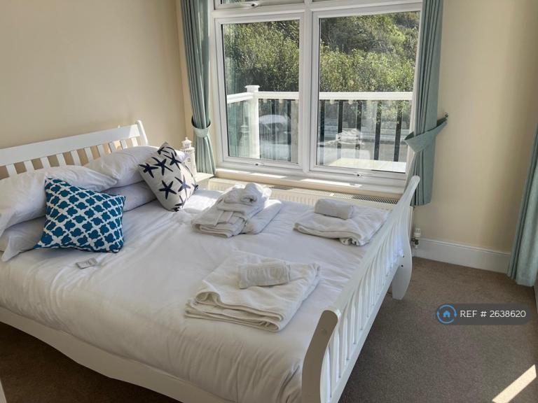 Flat Esplanade Walk in Colwell Bay