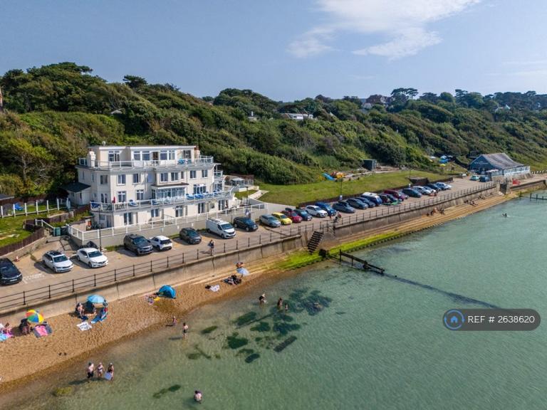 Flat Esplanade Walk in Colwell Bay