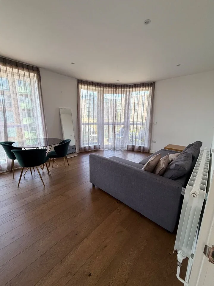 Flat Ottley Drive in Greater London