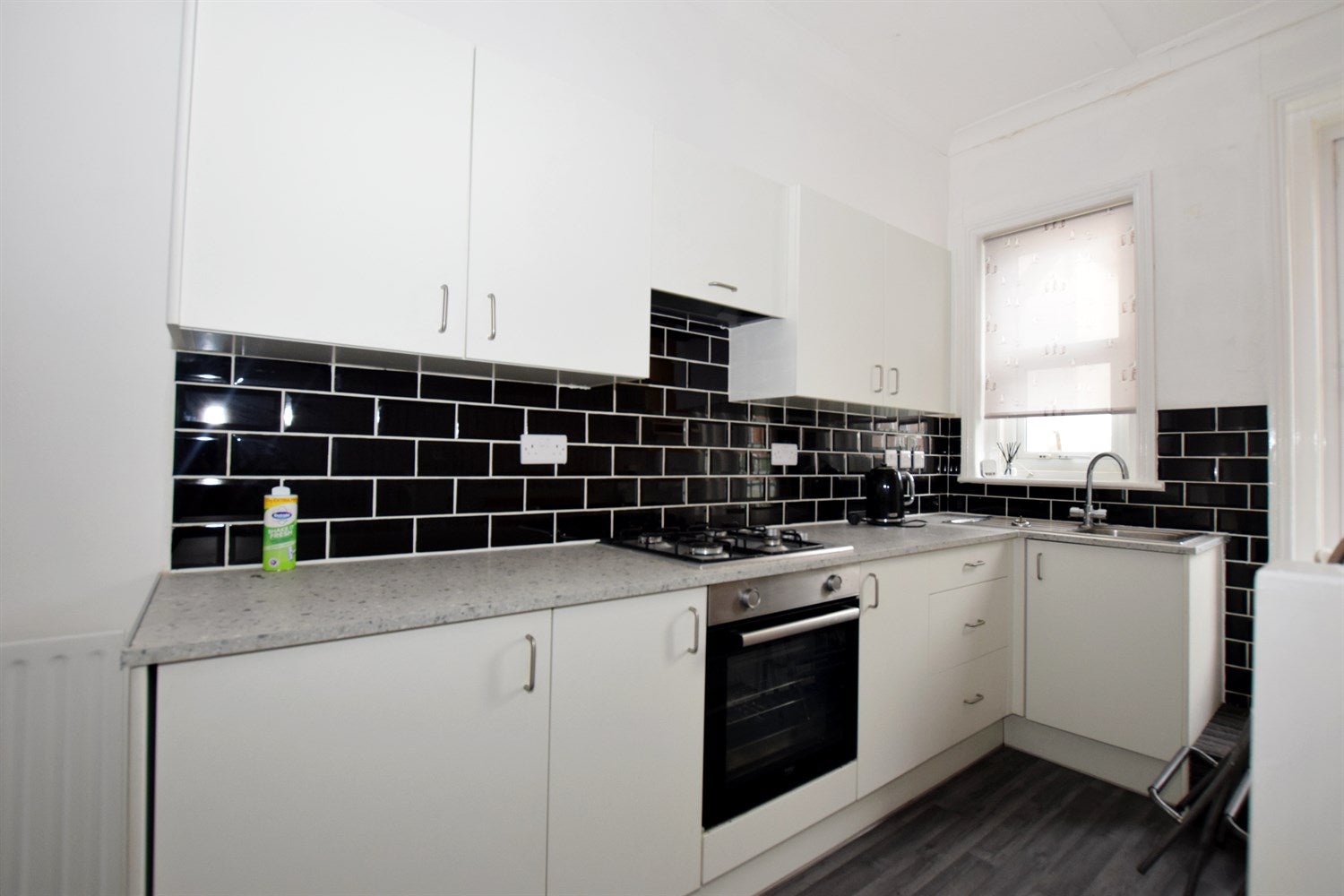 Room Clarence Road in Arun