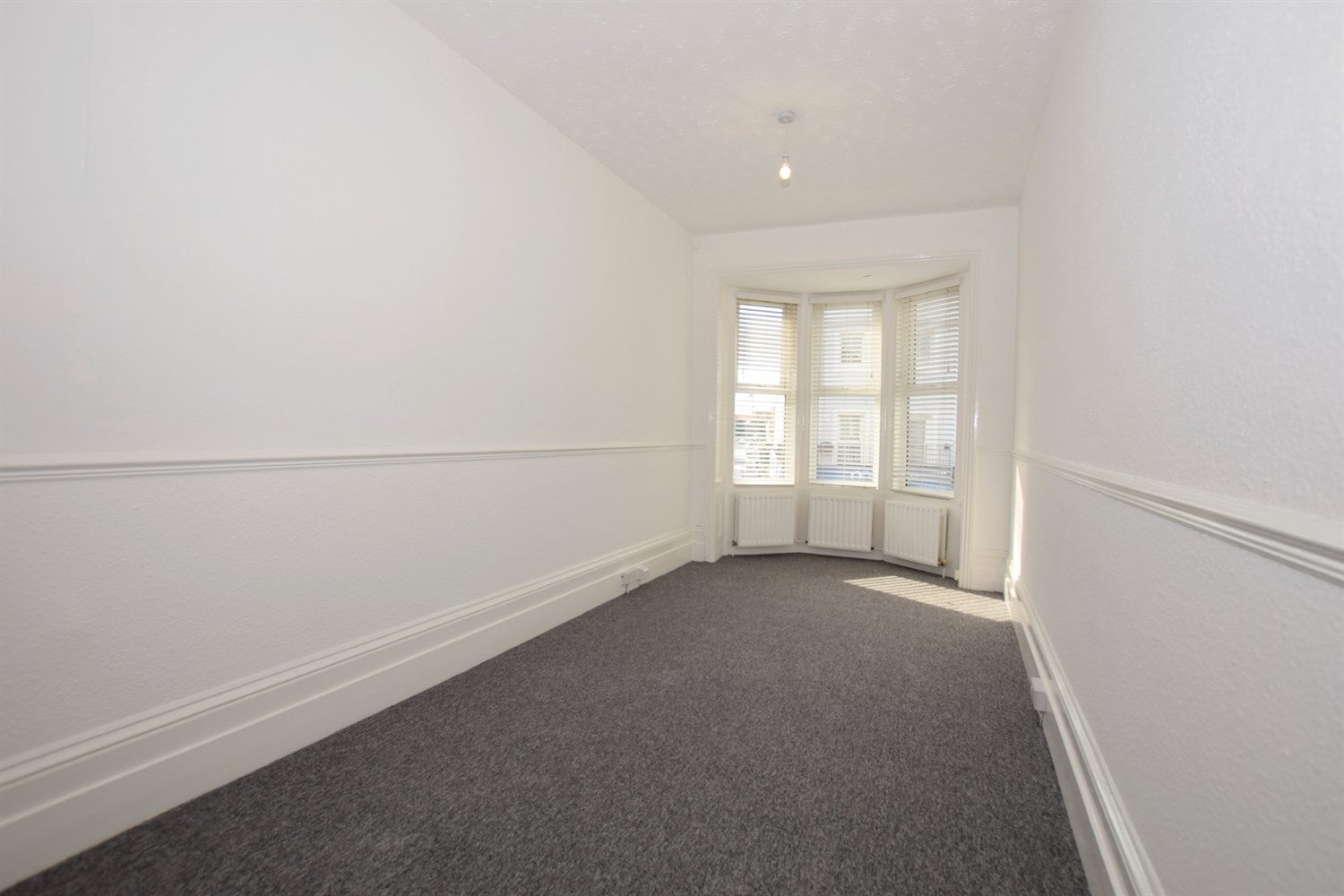 Room Clarence Road in Arun