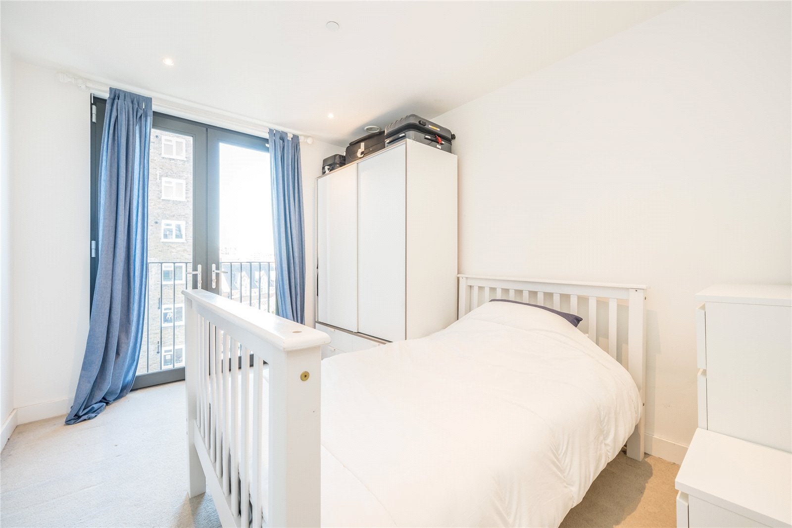 Flat Parkham Street in Greater London