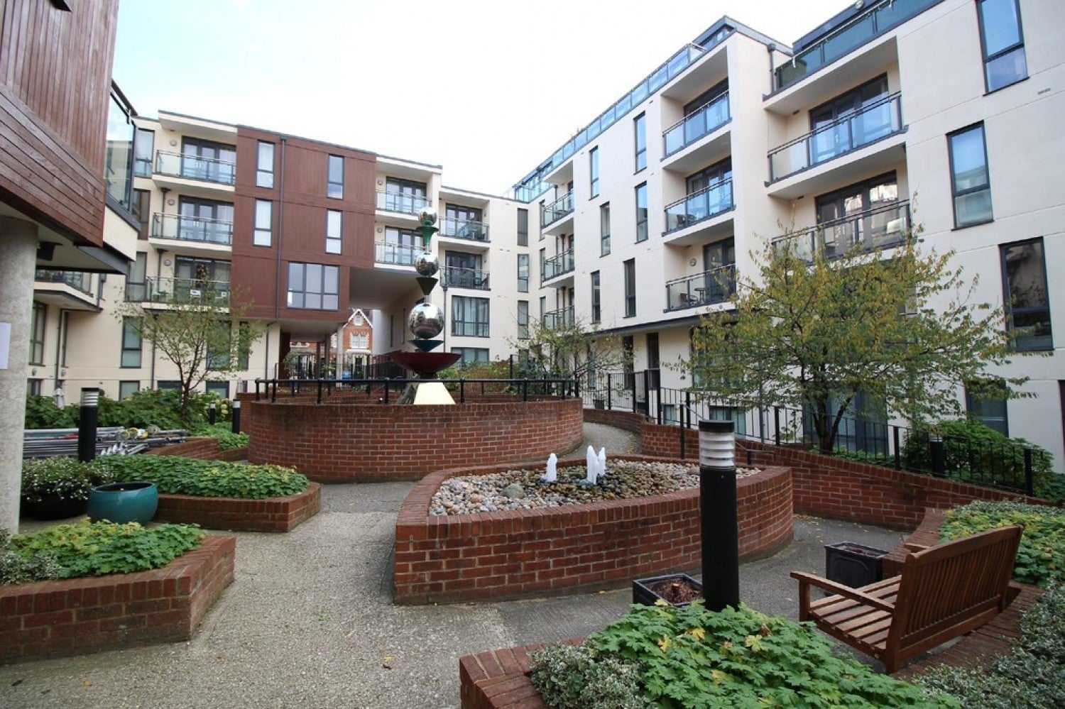 Flat Martyr Road in Guildford