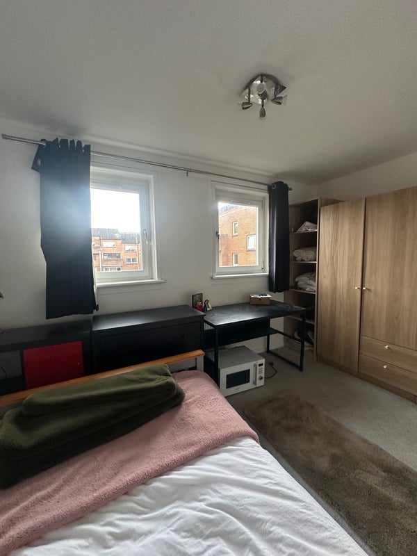 Room Seamore Street in Glasgow