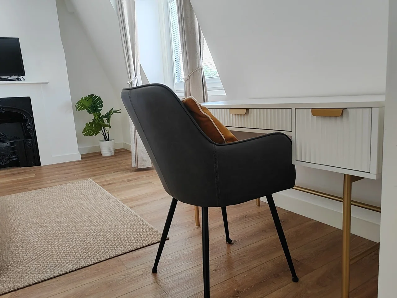 Room New Cross Road in Greater London