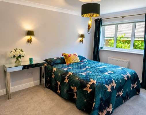 Flat Andrews Reach in Bourne End