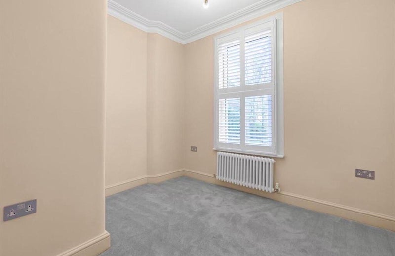 Room Markhouse Road in Greater London