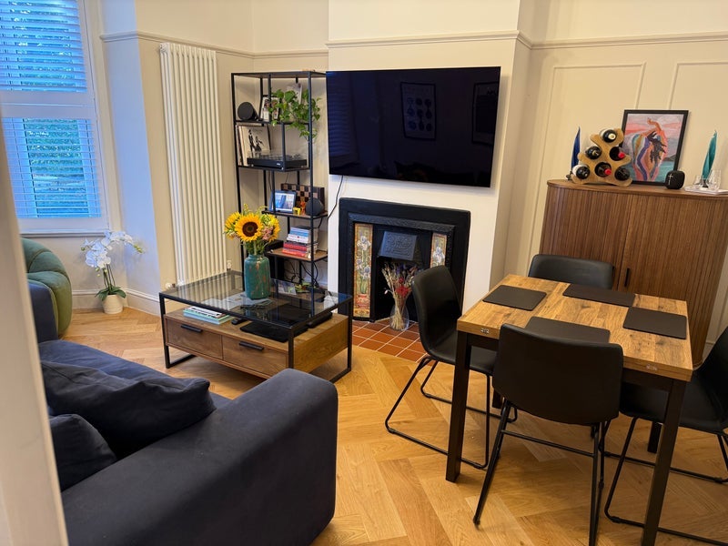 Room Markhouse Road in Greater London