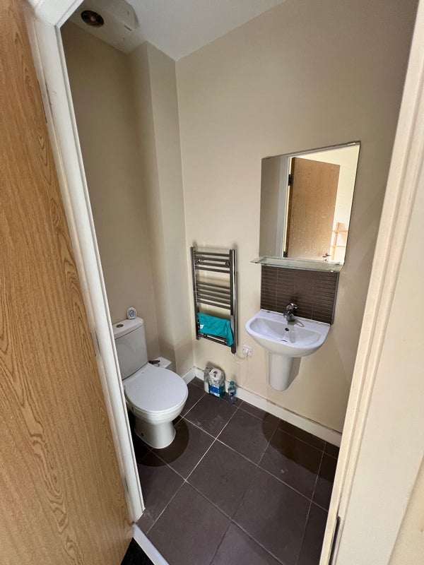 Room Mill Hill Lane in Leicester