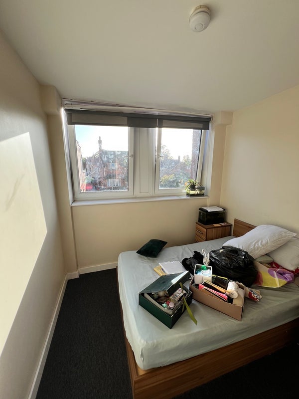 Room Mill Hill Lane in Leicester