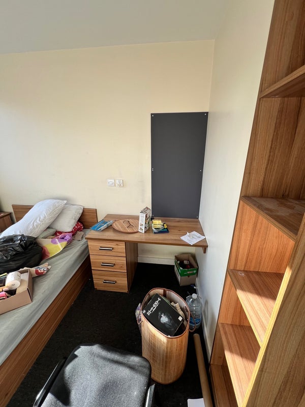 Room Mill Hill Lane in Leicester
