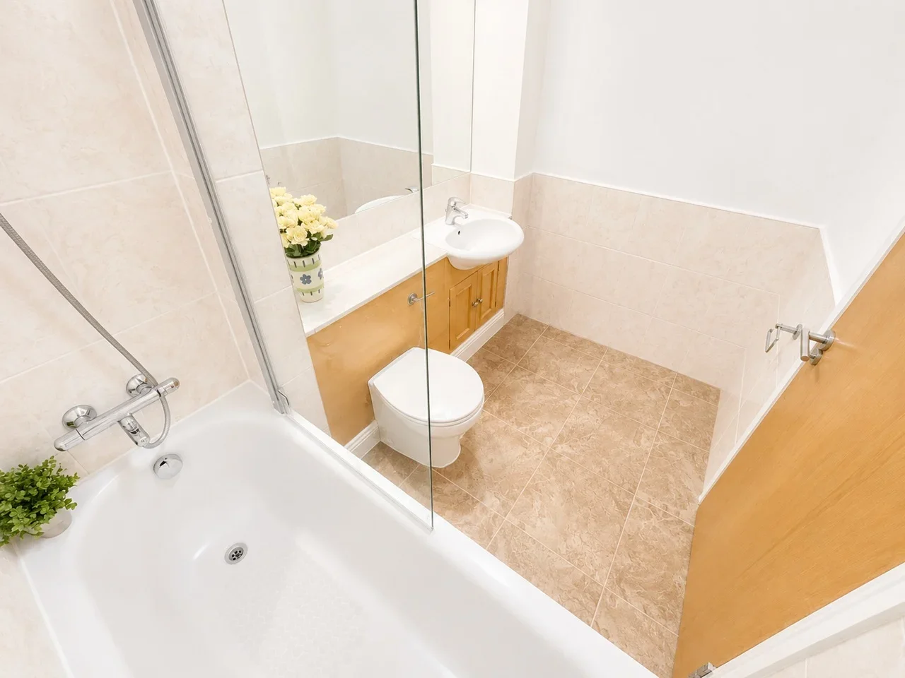 Room Lanark Square in Greater London