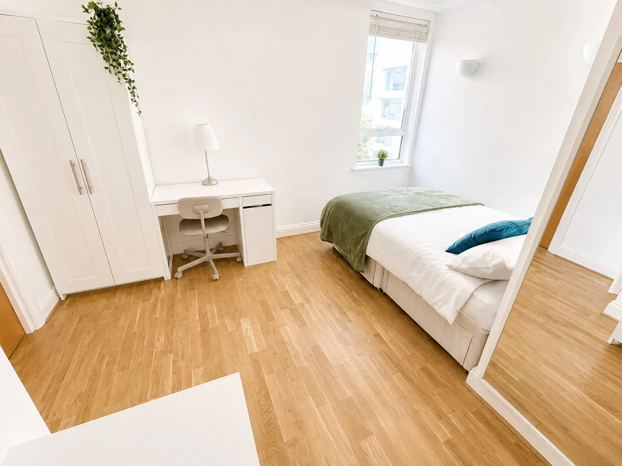 Room Lanark Square in Greater London